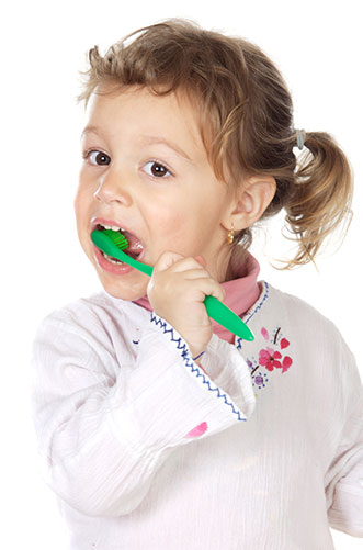 Kind mit gesunden Zähnen
